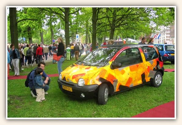 Renault Twingo beschildering i.s.m. Marloes Wijtsma (Bevrijdingsfestival Overijssel 2000) 